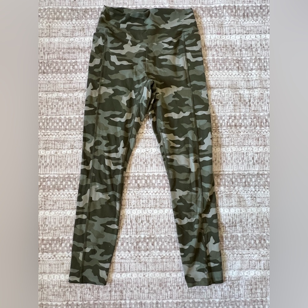Victoria's Secret Pink Ultimate High Waist compression green camo leggings